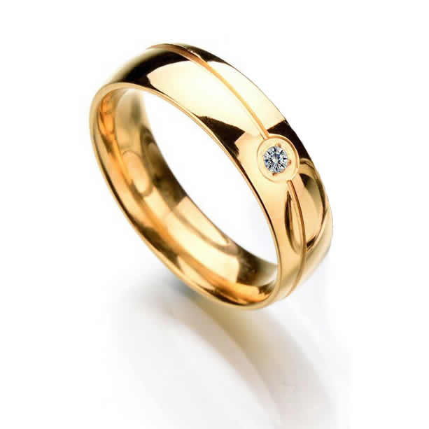 Anillo Dorado Con Circonia Cúbica